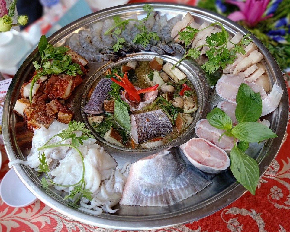 Về đất U Minh Hạ thưởng thức mắm, chỉ nhìn rau thôi cũng đã thèm - 1 Về đất U Minh Hạ thưởng thức mắm, chỉ nhìn rau thôi cũng đã thèm - 1