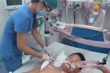 Mắc bệnh hiếm gặp, tính mạng bé trai 8 tuổi nguy kịch