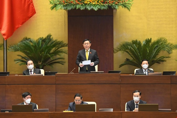 Thủ tướng Chính phủ Phạm Minh Chính làm rõ các vấn đề liên quan và trả lời chất vấn của đại biểu Quốc hội.