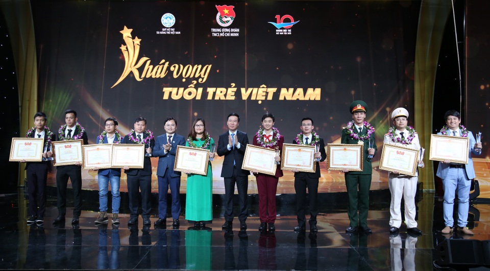 Tuyên dương 10 Gương mặt trẻ Việt Nam tiêu biểu năm 2020 - 3 Tuyên dương 10 Gương mặt trẻ Việt Nam tiêu biểu năm 2020 - 3