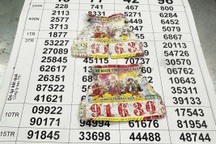 Người đàn ông lội ruộng bắt ba khía, làm ướt nhàu 2 tờ vé số giải độc đắc