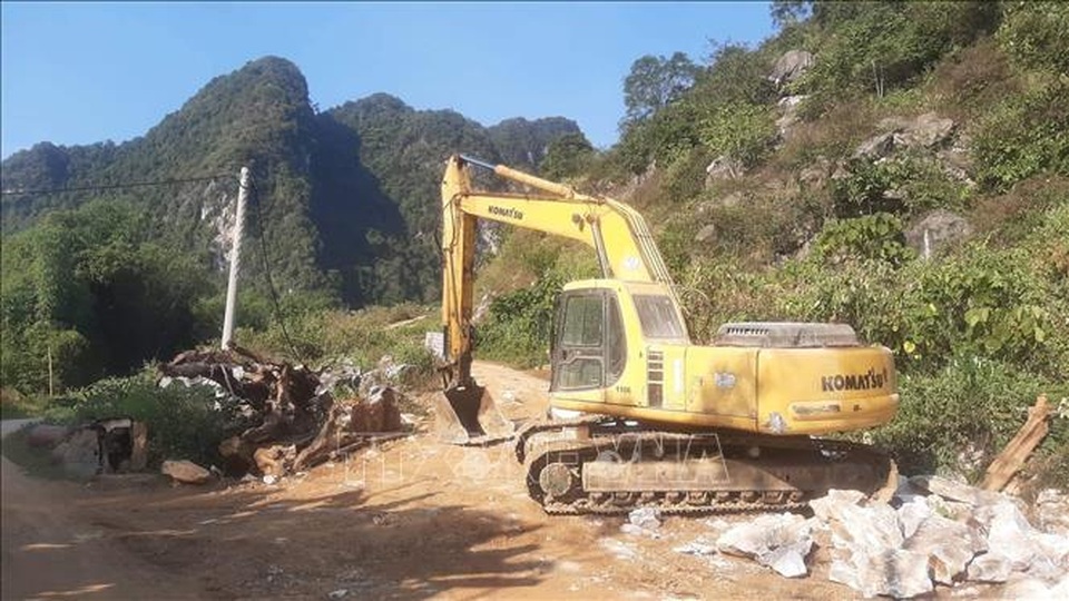 Nữ phiên dịch trẻ tử vong do bị đá lăn trúng - 1 Nữ phiên dịch trẻ tử vong do bị đá lăn trúng - 1