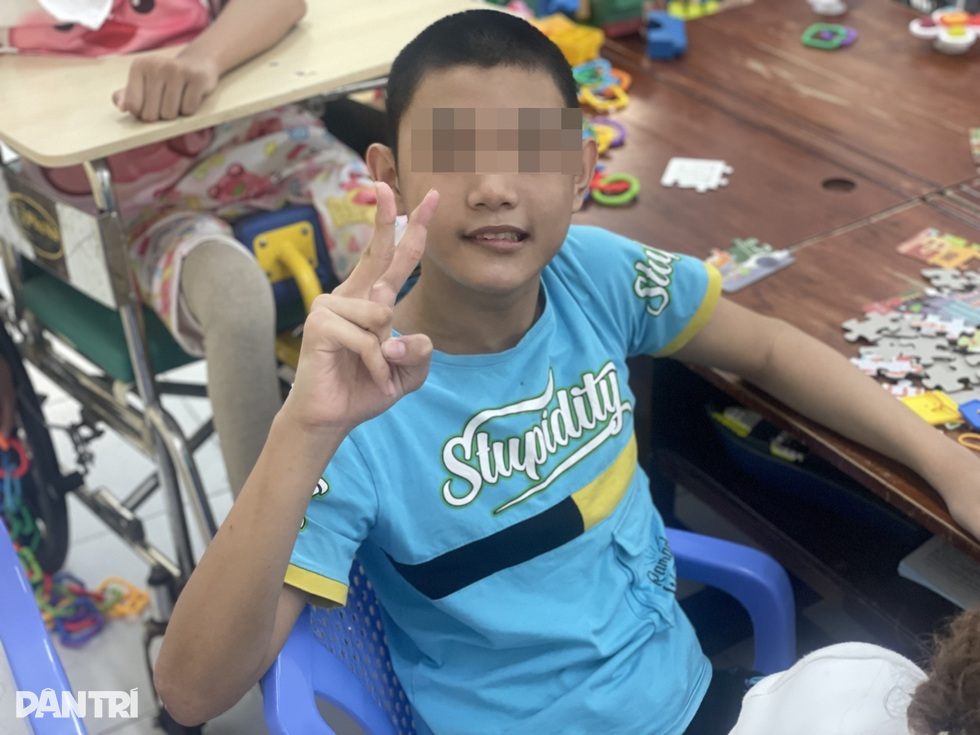 Lớp học đặc biệt giữa lòng bệnh viện gieo hy vọng cho trẻ em khiếm khuyết - 5 Lớp học đặc biệt giữa lòng bệnh viện gieo hy vọng cho trẻ em khiếm khuyết - 5