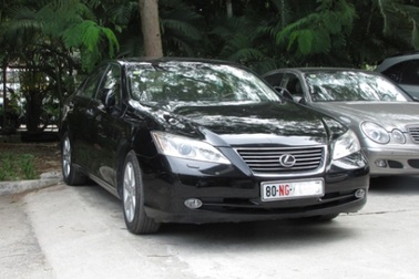 Xe ngoại giao trôi nổi khó "sang tên đổi chủ"  