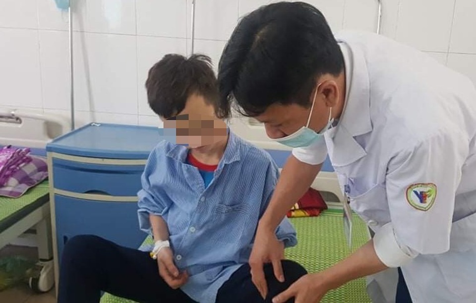 Nữ chủ quán bánh xèo: Nhân viên ăn vụng, ở bẩn... nên đánh để dạy dỗ (!?) - 4 Nữ chủ quán bánh xèo: Nhân viên ăn vụng, ở bẩn... nên đánh để dạy dỗ (!?) - 4
