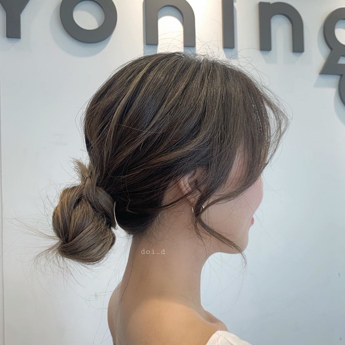 Thị phạm 3 kiểu tóc búi thấp mà các cô nàng xứ Kim Chi thường diện vào mùa Hè: Mát lịm mà vẫn cực sang, chưa mất 1 phút đã xong ngay - Ảnh 2. Thị phạm 3 kiểu tóc búi thấp mà các cô nàng xứ Kim Chi thường diện vào mùa Hè: Mát lịm mà vẫn cực sang, chưa mất 1 phút đã xong ngay - Ảnh 2.