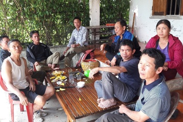 Vợ liệt sĩ rơi nước mắt khi gia đình bị cưỡng chế vì tự ý bịt lối đi riêng!