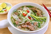 Phở bò lọt danh sách những món ăn nhất định phải thử một lần trong đời