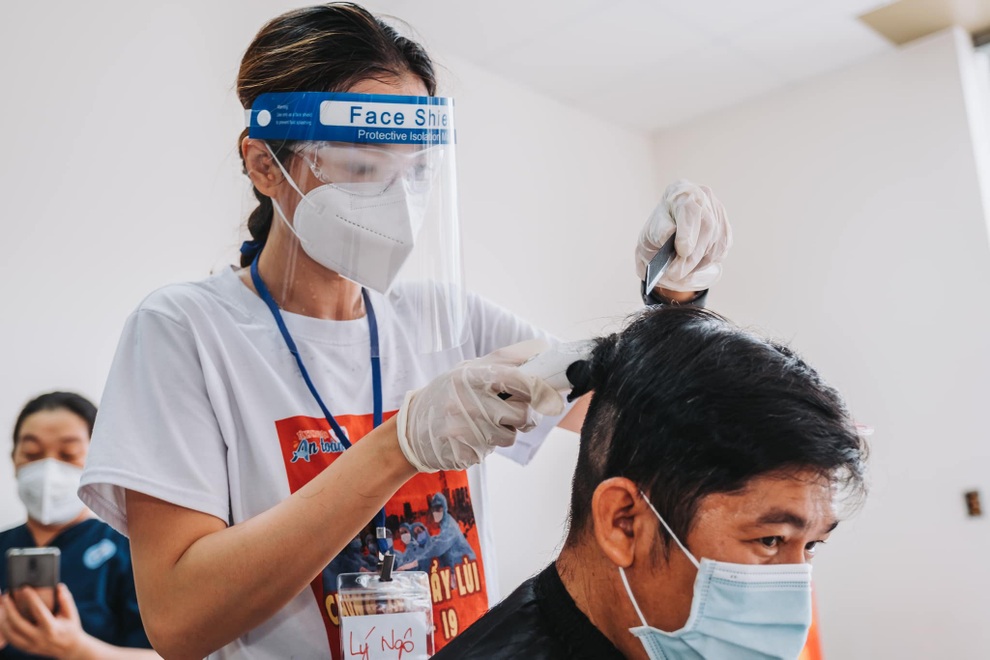 Phương Thanh chia sẻ những ngày cùng nghệ sĩ đồng hành chống dịch - 2 Phương Thanh chia sẻ những ngày cùng nghệ sĩ đồng hành chống dịch - 2
