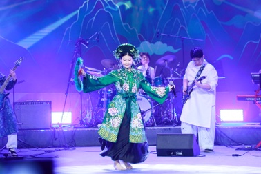 Chân dung "trai xinh gái đẹp" làm bùng nổ sân khấu âm nhạc học sinh thủ đô