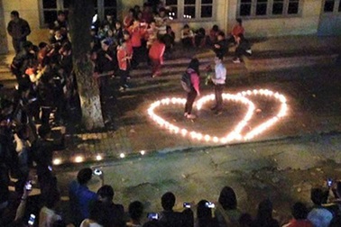 Xôn xao màn tỏ tình hụt tại kí túc xá ĐH Bách khoa HN