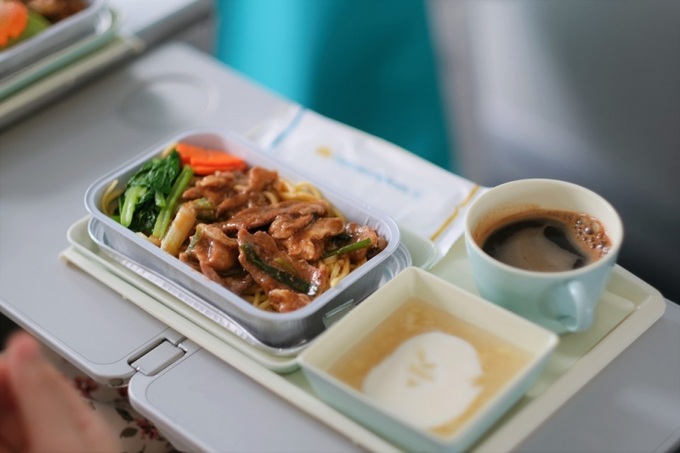 Hạng Phổ thông có thêm các món ăn mới với thiết kế đầy đặn và hương vị hài hòa, hấp dẫn