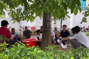 Đấu giá đất huyện Hoài Đức: Nhà đầu tư tấp nập từ sáng sớm