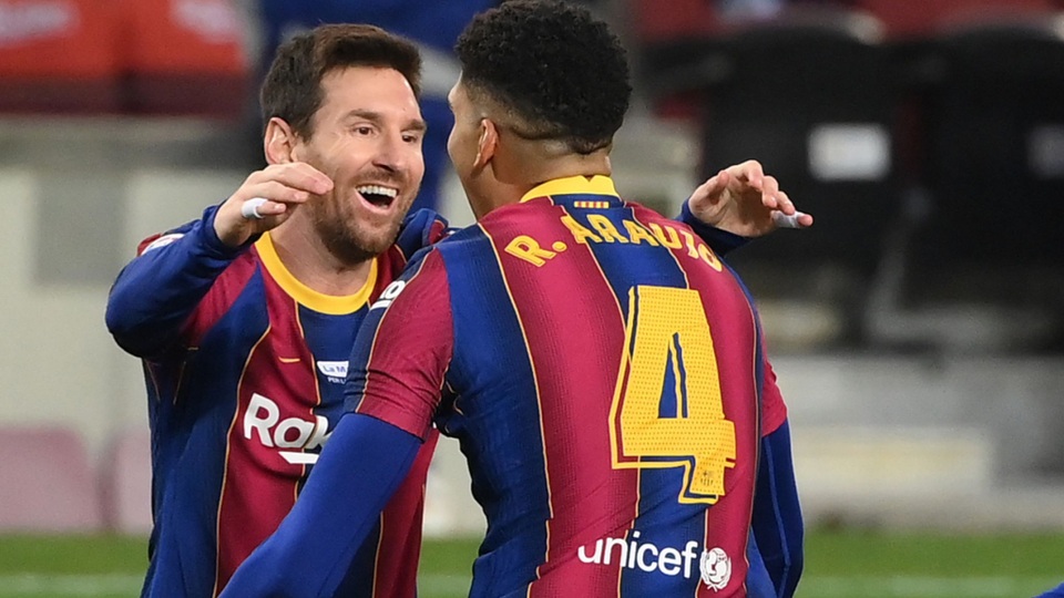 C.Ronaldo và Messi cùng nhau cán cột mốc khủng - 2 C.Ronaldo và Messi cùng nhau cán cột mốc khủng - 2