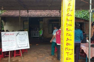 Bé trai 9 tuổi chết đuối dưới hồ nhà hàng xóm