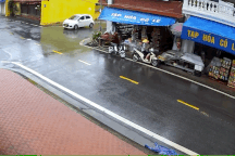 Không giảm tốc độ khi qua ngã tư, ô tô bị đâm xoay 180 độ