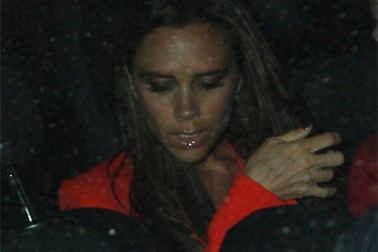 Victoria Beckham hốc hác đón tuổi 39