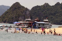 Quảng Ninh cho phép mở lại bãi tắm công cộng