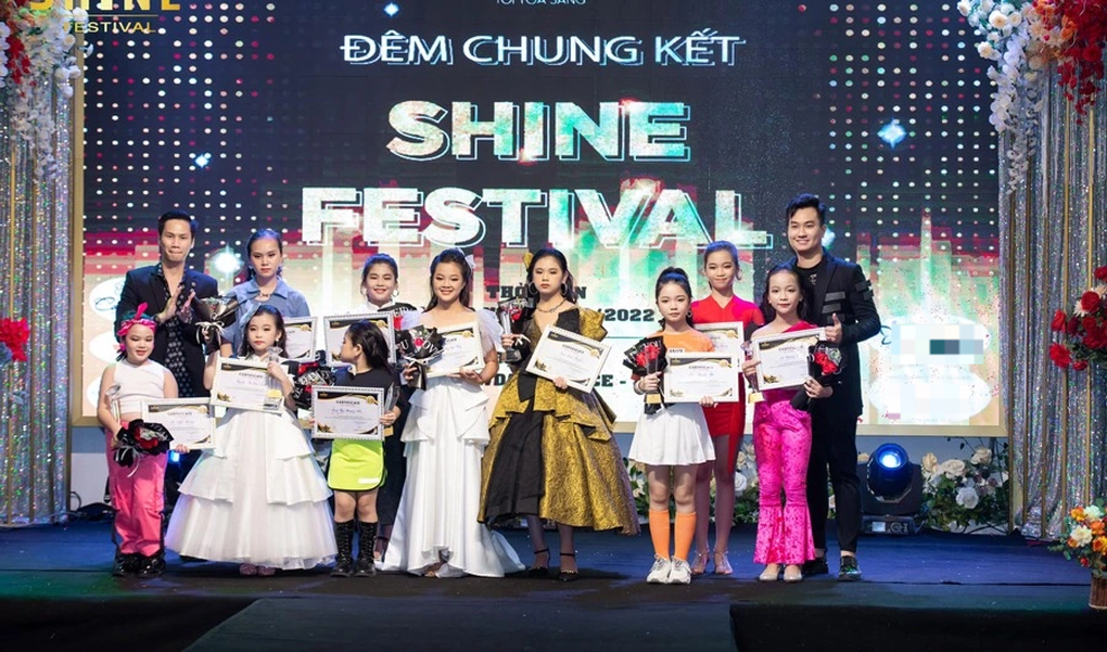 Anh Tuấn Phố trong làng bất ngờ xuất hiện trên sàn diễn thời trang - 7 Anh Tuấn Phố trong làng bất ngờ xuất hiện trên sàn diễn thời trang - 7
