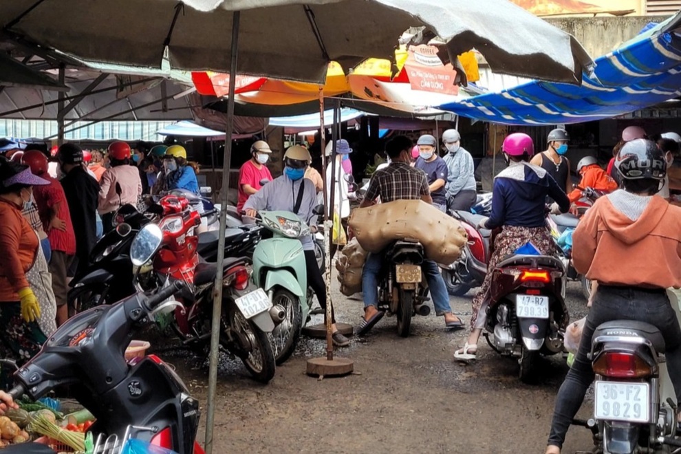 Đi chợ phải có thẻ, ra đường phải có giấy thông hành - 2 Đi chợ phải có thẻ, ra đường phải có giấy thông hành - 2