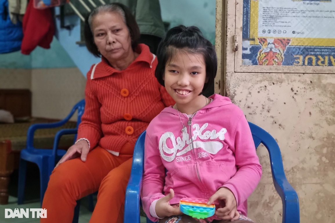 Con thơ tật nguyền, mẹ già mắc bạo bệnh, vợ chồng trẻ quay cuồng bế tắc - 1 Con thơ tật nguyền, mẹ già mắc bạo bệnh, vợ chồng trẻ quay cuồng bế tắc - 1