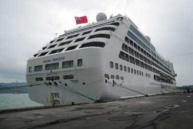 Trên 1.000 thuyền viên, du khách quốc tế cập cảng Nha Trang