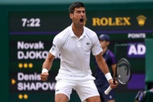 Hạ gục Shapovalov bằng "tinh thần thép", Djokovic vào chung kết Wimbledon