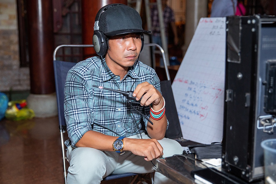 Đạo diễn Nguyễn Nhật Trung thị phạm cho Diệp Bảo Ngọc - 1 Đạo diễn Nguyễn Nhật Trung thị phạm cho Diệp Bảo Ngọc - 1