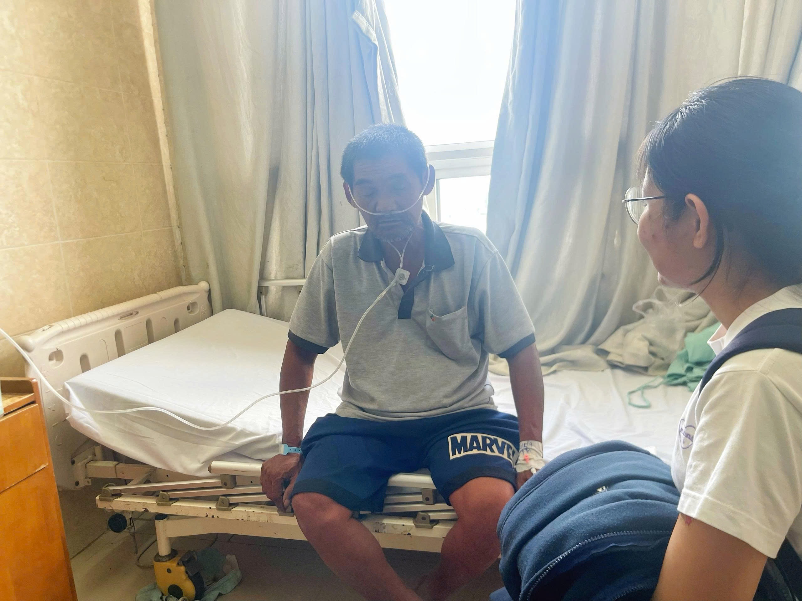“Hiệp sĩ” của hàng nghìn sinh viên TPHCM đổ bệnh - 1 “Hiệp sĩ” của hàng nghìn sinh viên TPHCM đổ bệnh - 1