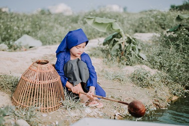 Cô bé sinh năm 2009 hoá thân thành nàng Tấm phiên bản nhí