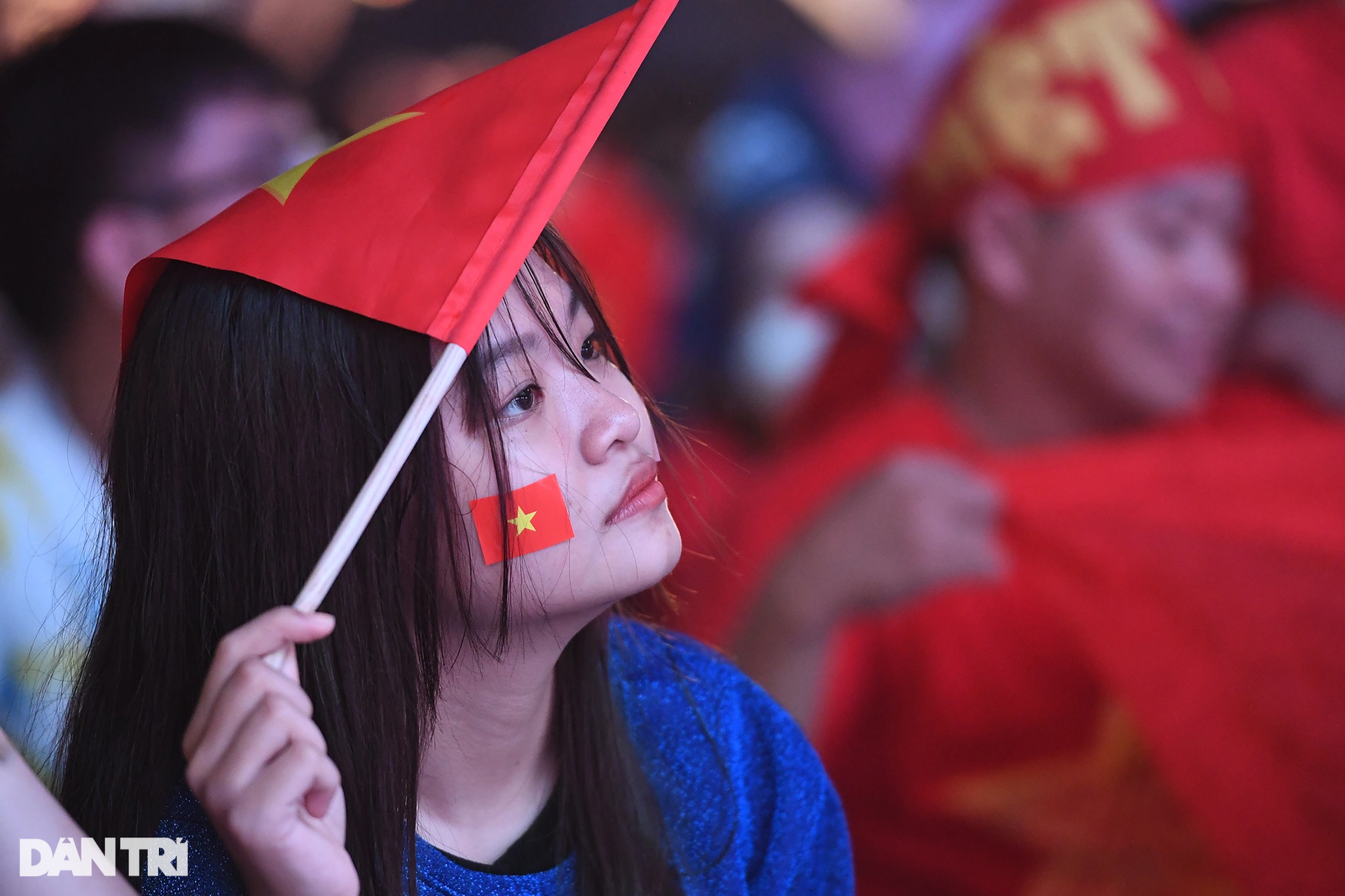 Hàng nghìn cổ động viên TPHCM đội mưa ăn mừng chiến thắng của U23 Việt Nam - 18