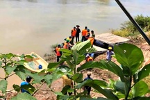 Lật thuyền trên sông, 2 người mất tích