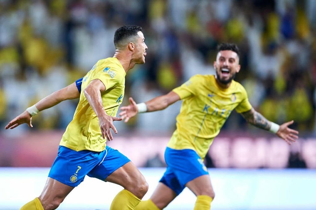 C.Ronaldo lập siêu phẩm sút phạt, thủ môn đứng chôn chân chịu thua - 2 C.Ronaldo lập siêu phẩm sút phạt, thủ môn đứng chôn chân chịu thua - 2