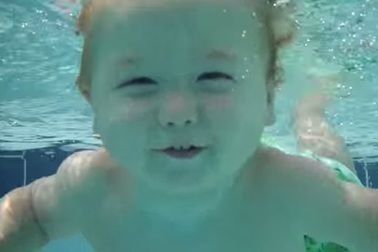 Hành trình học bơi của bé 9 tháng tuổi