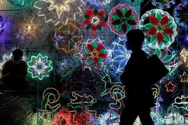 Covid-19 lan nhanh ở quốc gia tiêm chủng nhiều nhất hành tinh