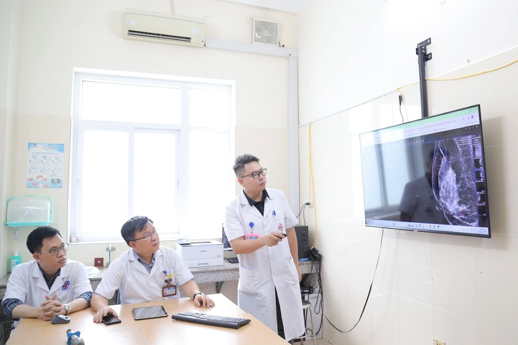 患者は医者に行くときに書類を紛失する心配がなくなりました - 1 Bệnh nhân không còn lo cảnh mất giấy tờ khi đi khám bệnh - 1