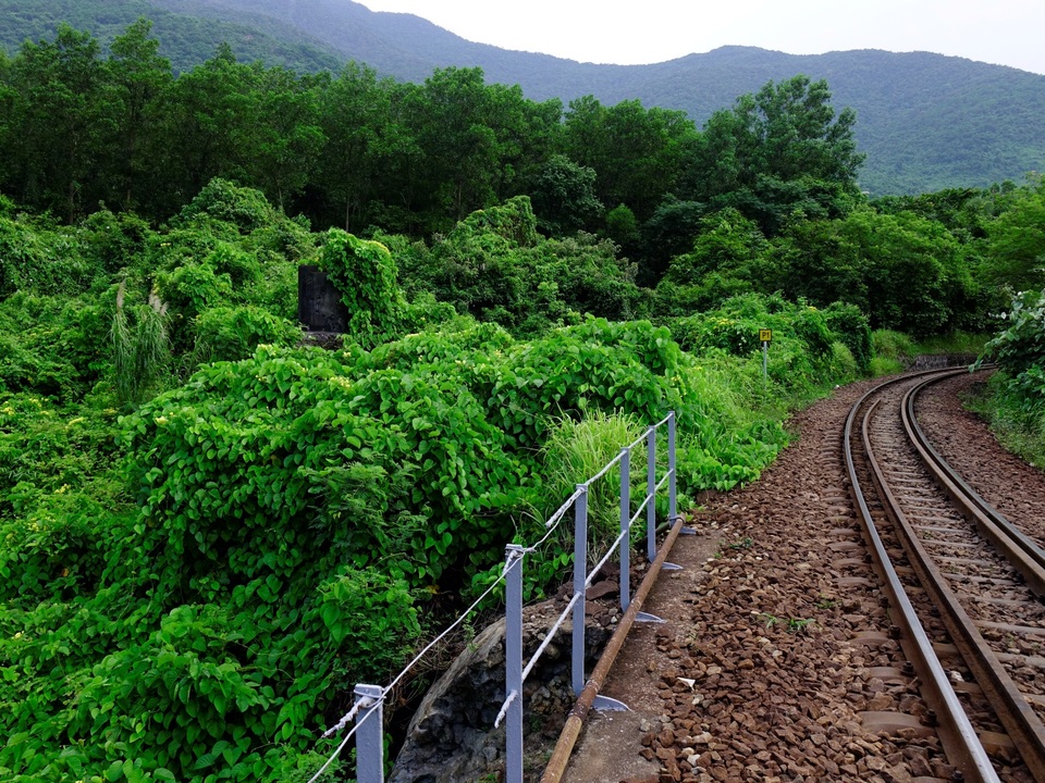 Cầu đường sắt Đồn Cả: Cheo leo tàu vượt núi! - 2