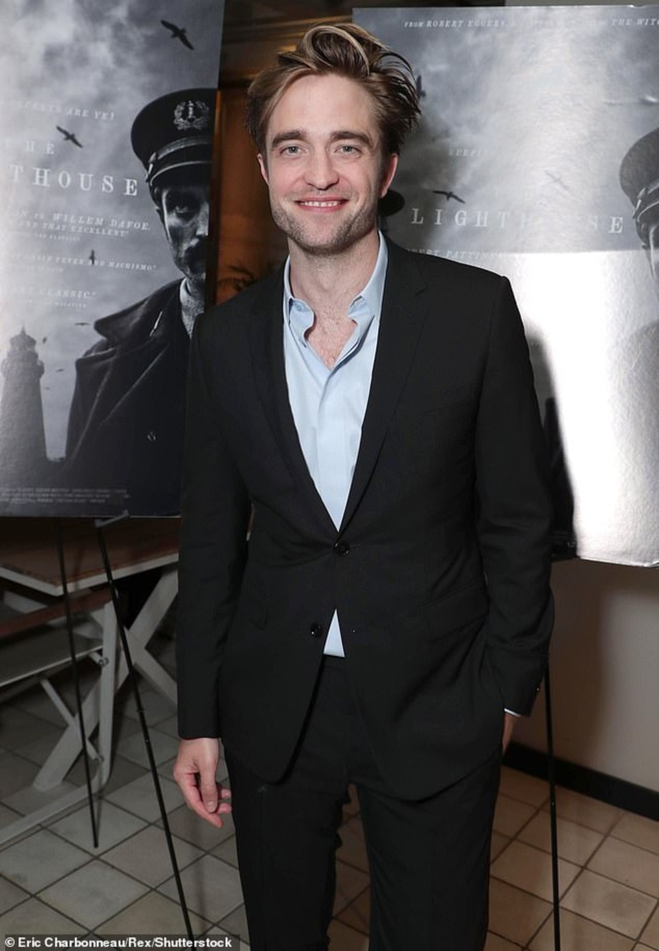 Vừa nhập vai siêu anh hùng Người Dơi, Robert Pattinson đã mắc Covid-19 - 1 Vừa nhập vai siêu anh hùng Người Dơi, Robert Pattinson đã mắc Covid-19 - 1