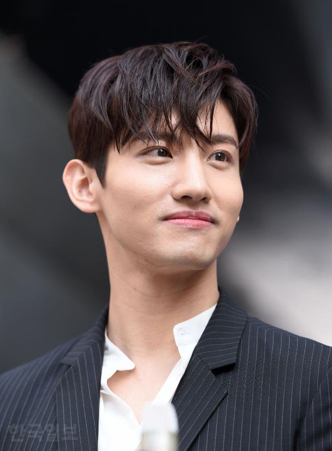 Tháng 9 này, showbiz Hàn rộn ràng 4 đám cưới: 2 nam thần DBSK - Shinhwa có chủ, tình cũ của Suzy lên hẳn chức bố trẻ - Ảnh 2. Tháng 9 này, showbiz Hàn rộn ràng 4 đám cưới: 2 nam thần DBSK - Shinhwa có chủ, tình cũ của Suzy lên hẳn chức bố trẻ - Ảnh 2.