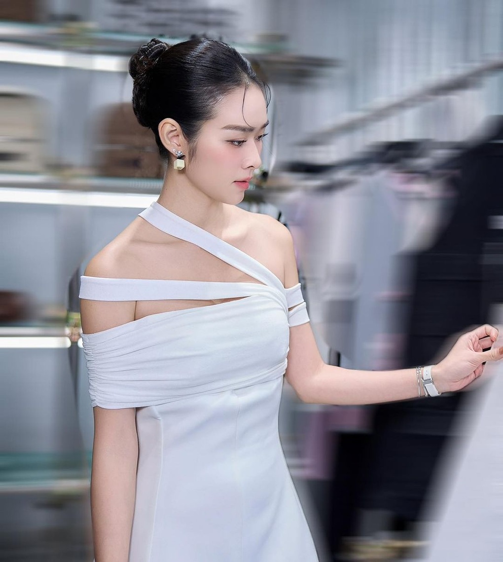 Diệp Bảo Ngọc: Mỹ nhân gợi cảm của Lật mặt ly hôn năm 22 tuổi giờ ra sao? - 4 Diệp Bảo Ngọc: Mỹ nhân gợi cảm của Lật mặt ly hôn năm 22 tuổi giờ ra sao? - 4