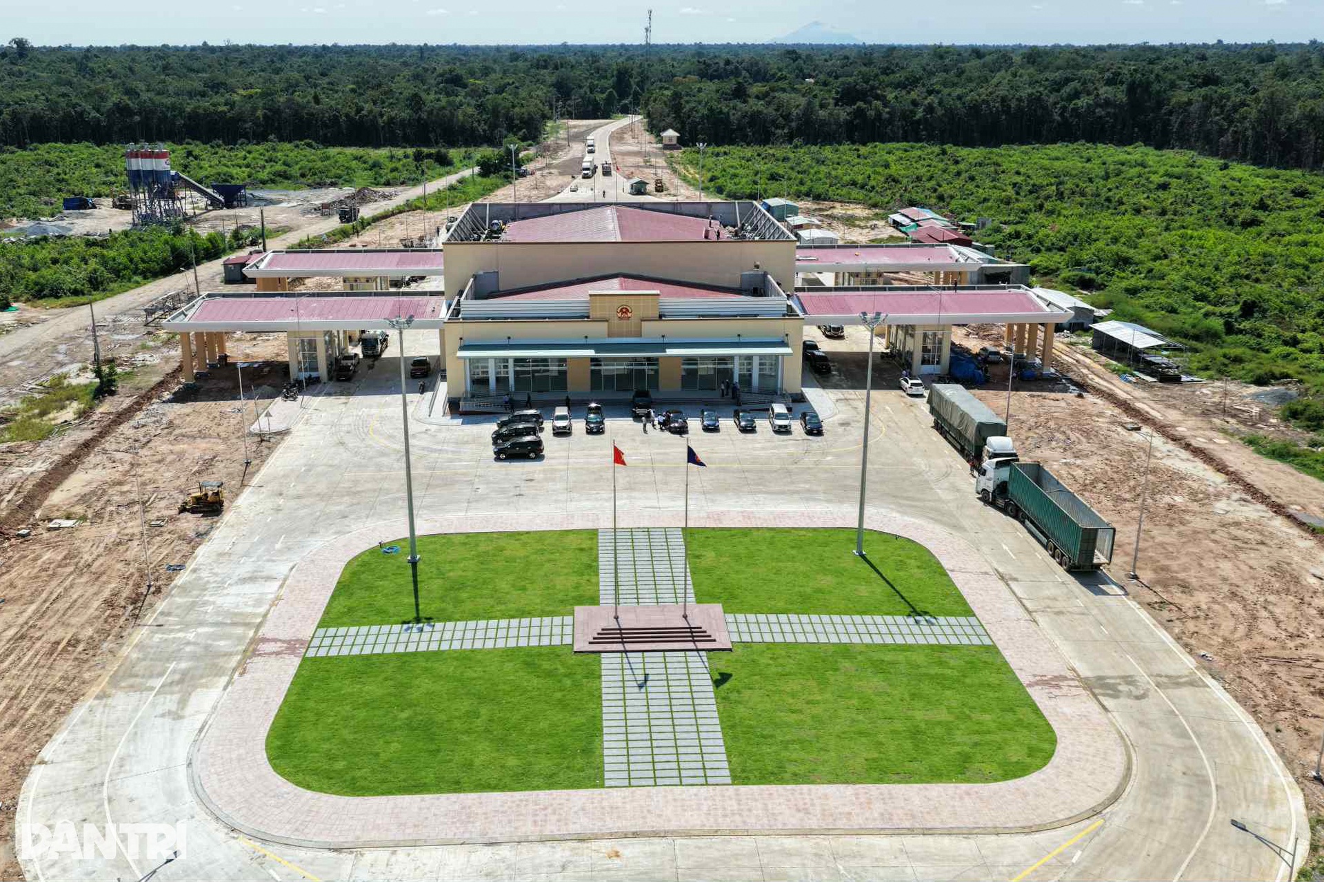 Cửa khẩu quốc tế Tân Nam ở Tây Ninh sẵn sàng ngày khánh thành - 11