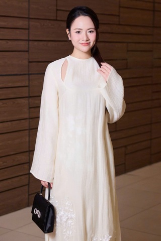 Việt Hoa U30: Nhan sắc xinh đẹp, phong cách thời trang thanh lịch - 5