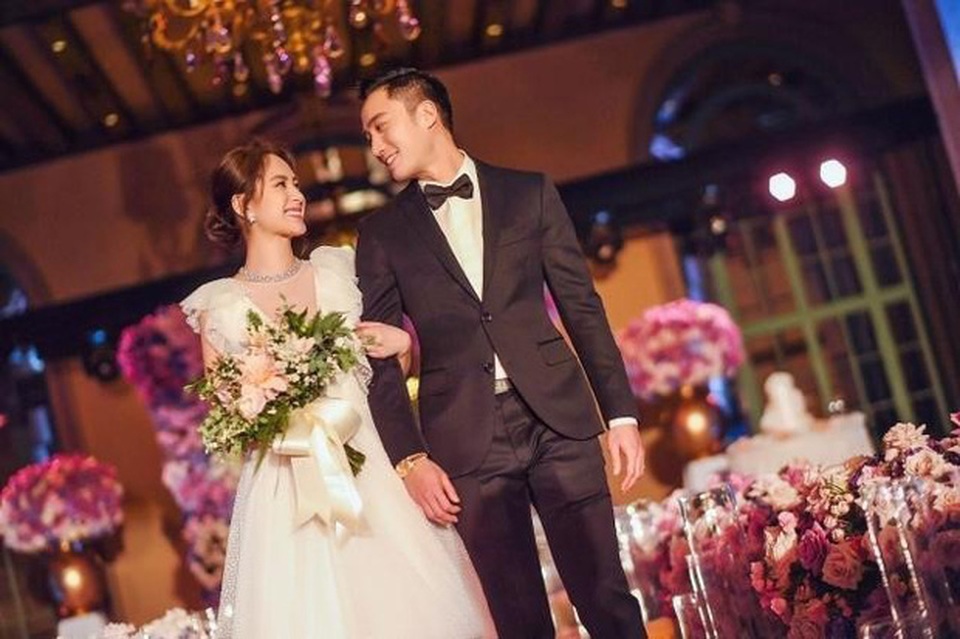 1 năm hôn nhân nhiều “thị phi” của vợ chồng Chung Hân Đồng - 1 1 năm hôn nhân nhiều “thị phi” của vợ chồng Chung Hân Đồng - 1