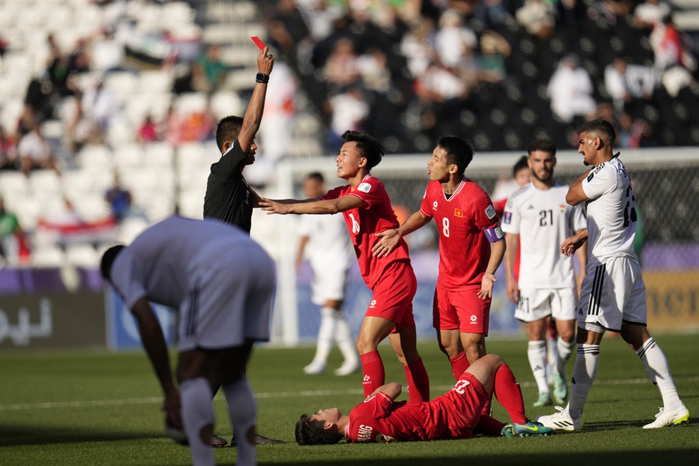 'Tội đồ' của ĐT Việt Nam trả giá đắt, HLV Troussier khó phục thù Indonesia tại vòng loại World Cup?