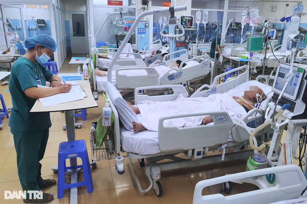 Cấp cứu 16 ca bệnh hiểm vì nhậu nhẹt sa đà: Đau bụng đến chết đi sống lại - 2 Cấp cứu 16 ca bệnh hiểm vì nhậu nhẹt sa đà: Đau bụng đến chết đi sống lại - 2