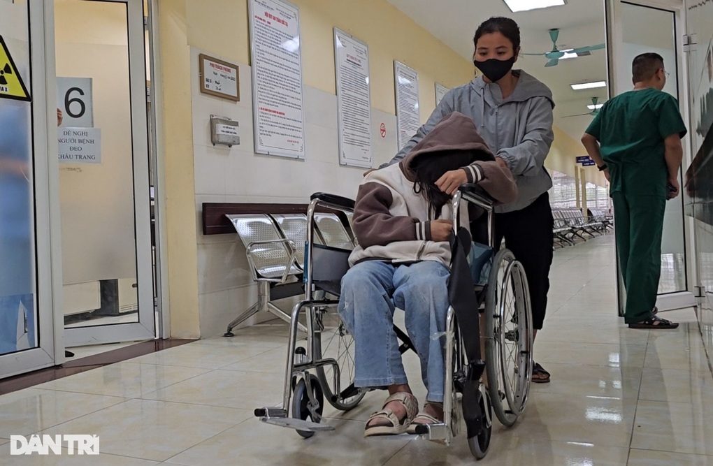 Nữ sinh lớp 6 bị đánh hội đồng: Nếu đi học lại, con có được bảo vệ không? - 1 Nữ sinh lớp 6 bị đánh hội đồng: Nếu đi học lại, con có được bảo vệ không? - 1