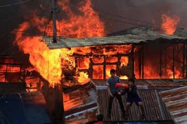 Philippines cháy lớn làm hàng nghìn gia đình mất nhà cửa