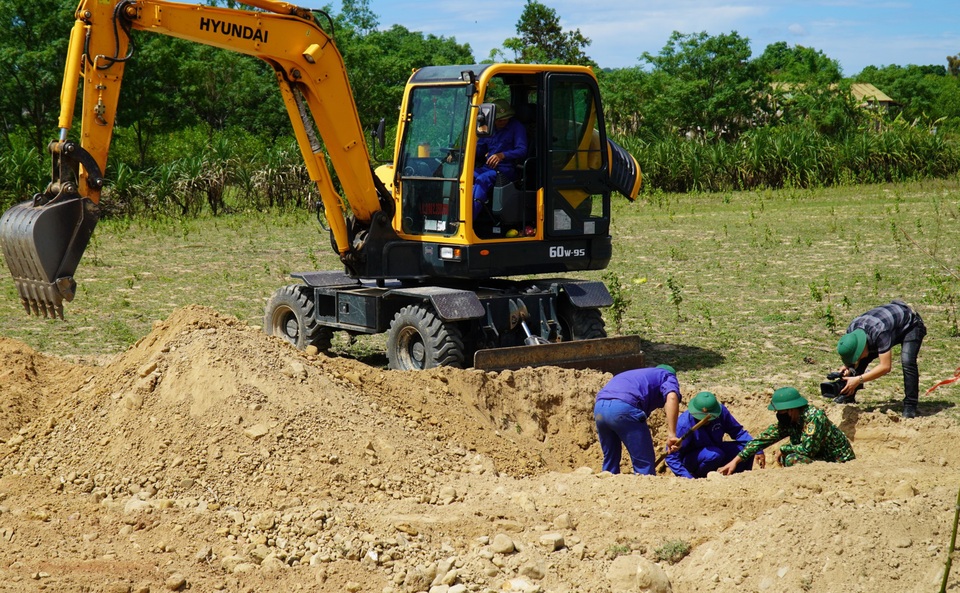 Phát hiện thêm 8 hài cốt liệt sĩ tại khu nghĩa trang cũ - 1 Phát hiện thêm 8 hài cốt liệt sĩ tại khu nghĩa trang cũ - 1