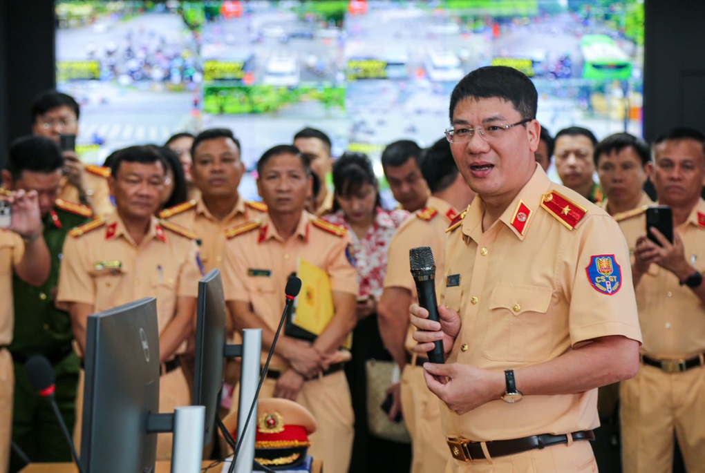 Thời gian tới, người tham gia giao thông chỉ cần mang căn cước công dân - 1