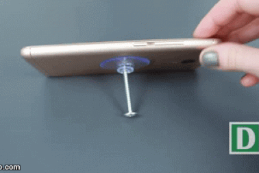 Những mẹo hay chế giá đỡ cho smartphone mọi lúc mọi nơi